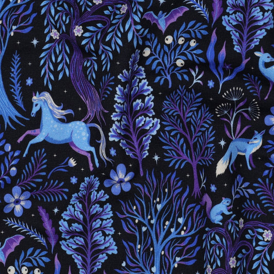 French Terry „Nachts im Zauberwald“ – blauer Stoff mit Schimmel, Füchsen, Rehen, Fledermäusen & Blumen.