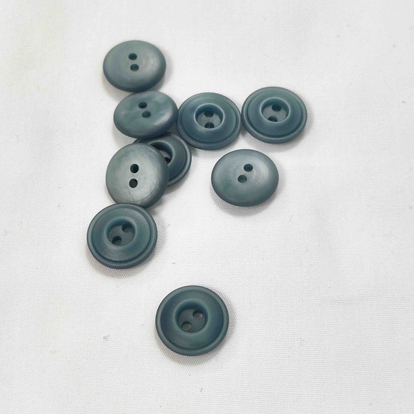 Polyesterknopf mit Vertiefung 2-Loch, 15 mm