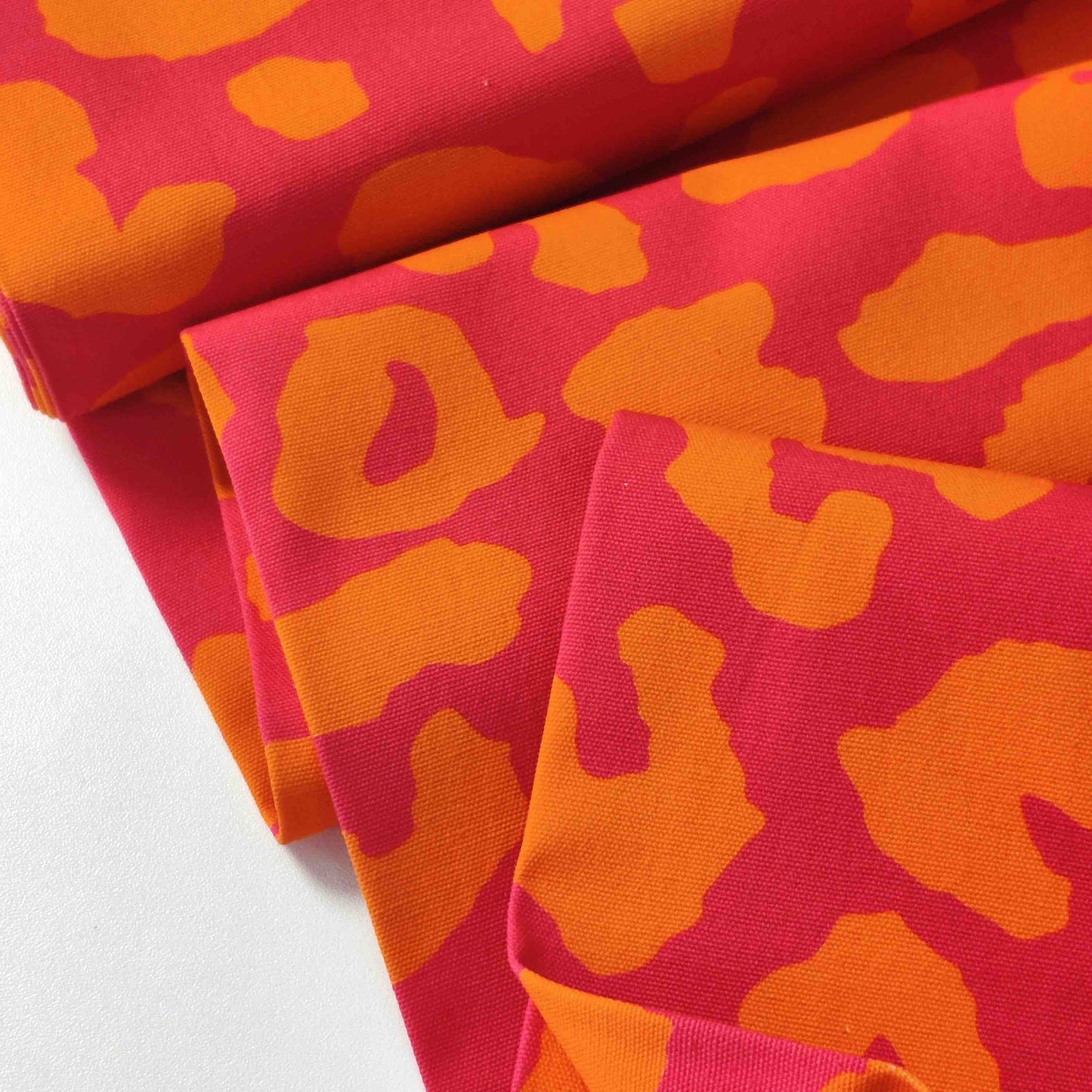 Canvasstoff mit Leoprint pink orange