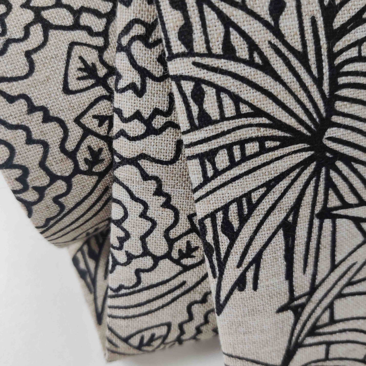 Polyester Dekostoff schwarz mir Pflanzen