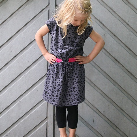 Papierschnittmuster für das Kinderkleid Julie von Studio Schnittreif.