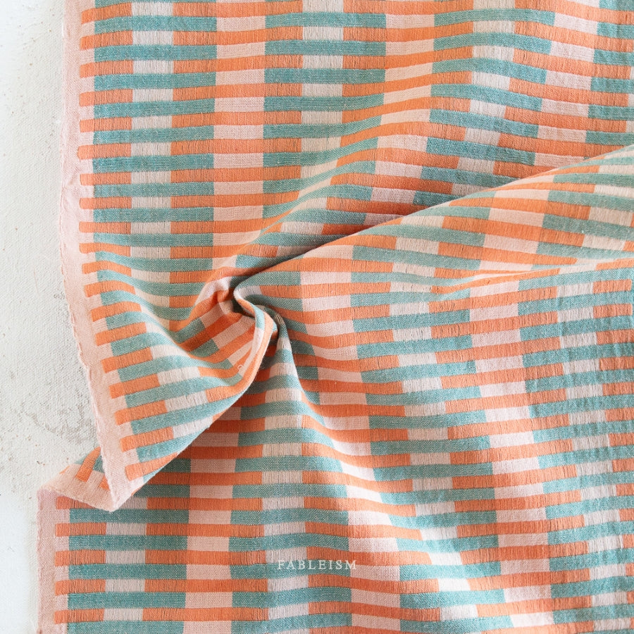 Fableism Lucky Loom Stoff in der Farbe Watermelon. Nachhaltig, weich und vielseitig für Kleidung, Accessoires und Deko.