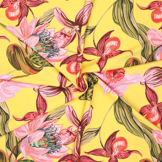 Viscose Twill Camiguin gelb 140 cm breit mit Orchideen-Sommerprint – perfekt fallend für Röcke und Tops bei kikkomo.de