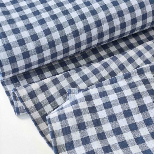 Musselin im Vichy-Karo blau. Weicher Stoff mit Crinkle-Effekt, ideal für Sommerkleidung, Baby- und Kinderkleidung oder Accessoires.