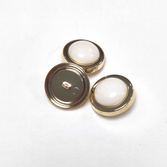 Ösenknopf von Veno mit Goldrand – Farbe weiß – edel im Chanel-Stil, ideal für Jacken, Blazer und Mäntel.