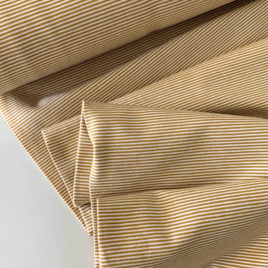 Single Jerseystoff mit feinen Streifen