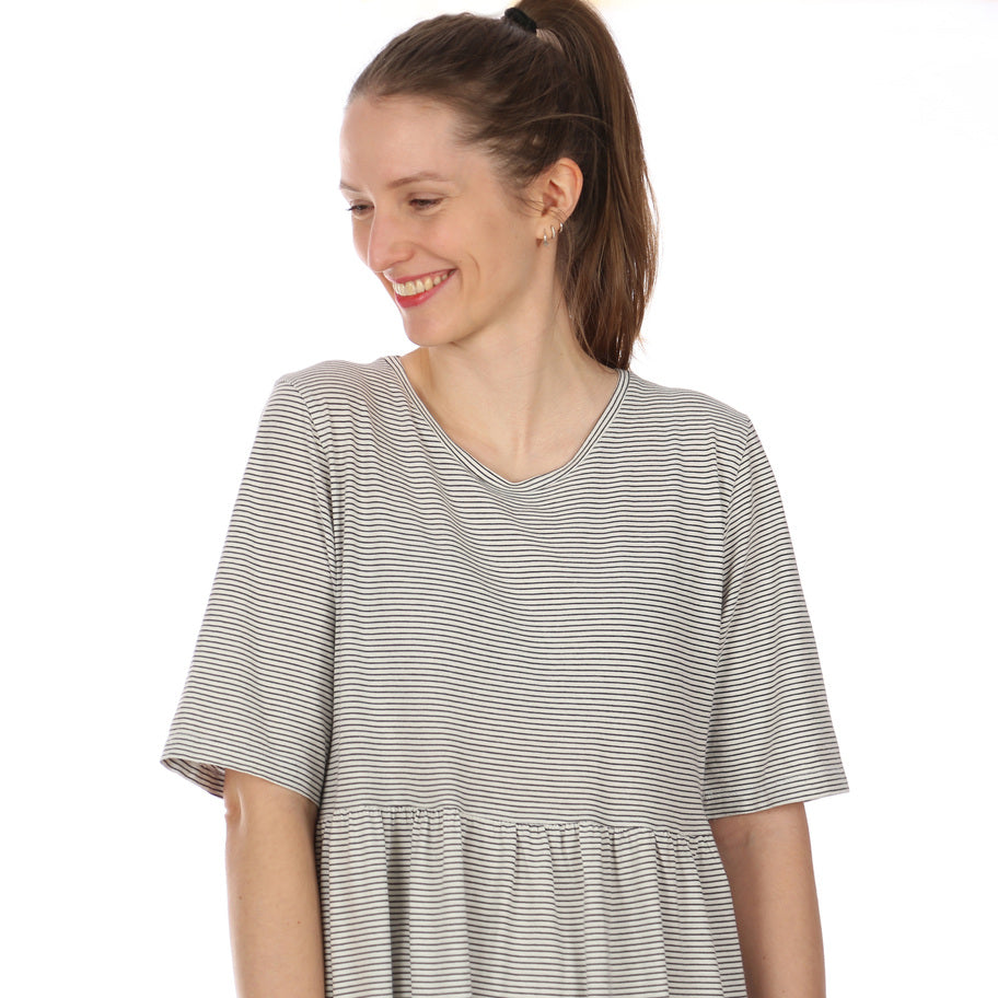 Schnittmuster T-Shirtkleid mit gekräuseltem Rockteil Frau Carol