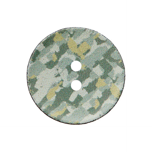 Prym Lederknopf 23 mm aus recyceltem Leder mit beigem Camouflage-Muster, 2-Loch-Ausführung.