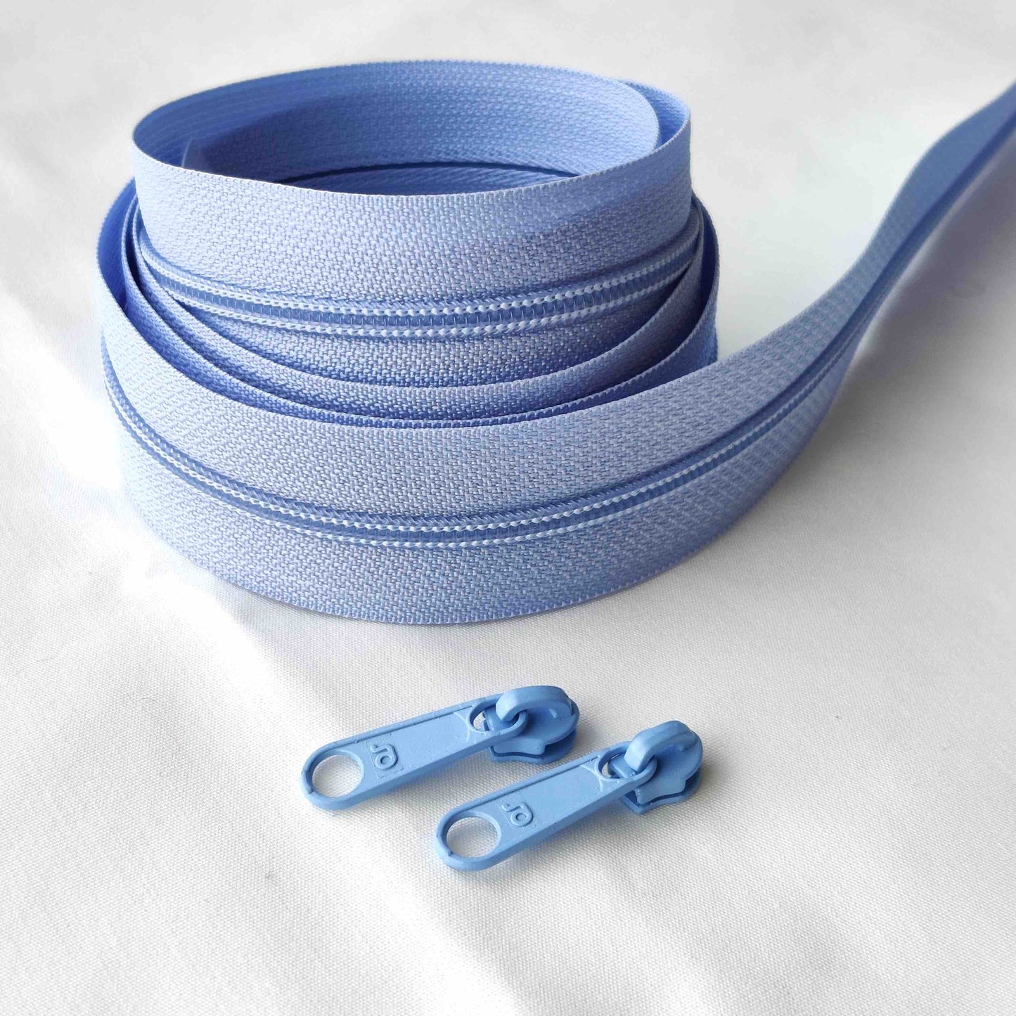 Endlos Reißverschluss mit 3 mm Spirale hellblau