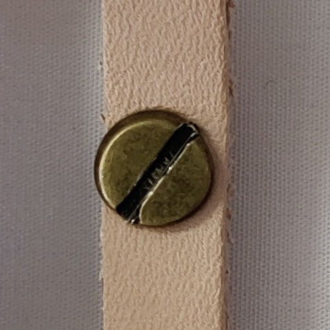 Lederanhänger / Lederschlaufe mit Buchschraube natur