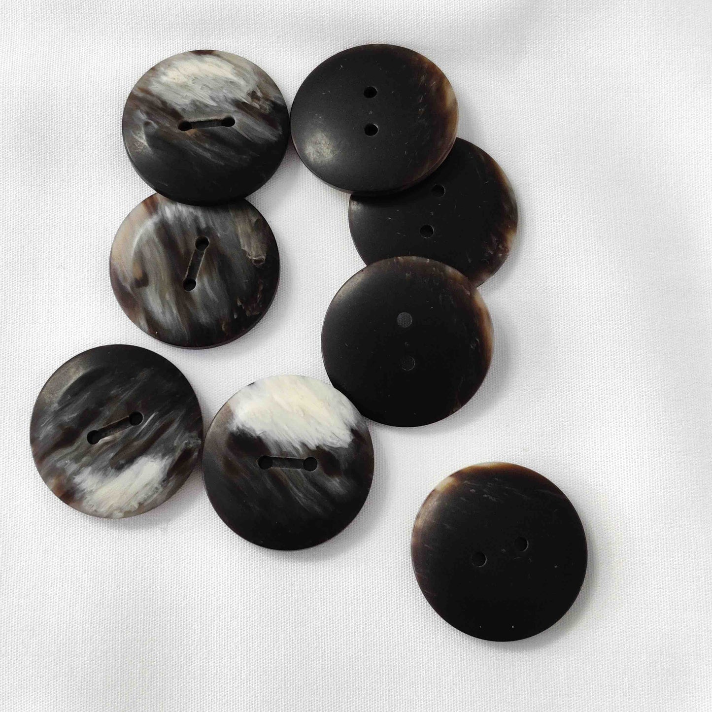 Polyesterknopf 2-Loch glatt 25mm braun