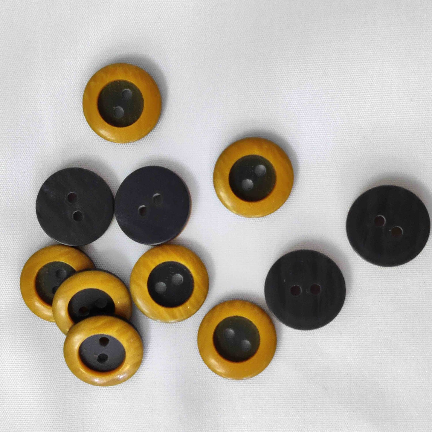 2-Loch Knopf mit Rand gelb/grün