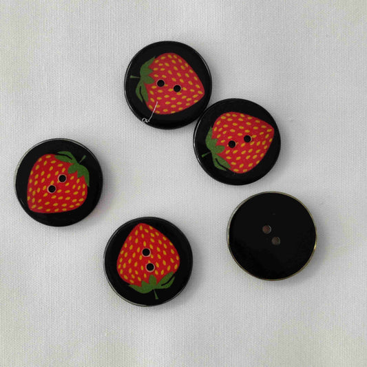 Jim Knopf Knopf mit Erdbeere