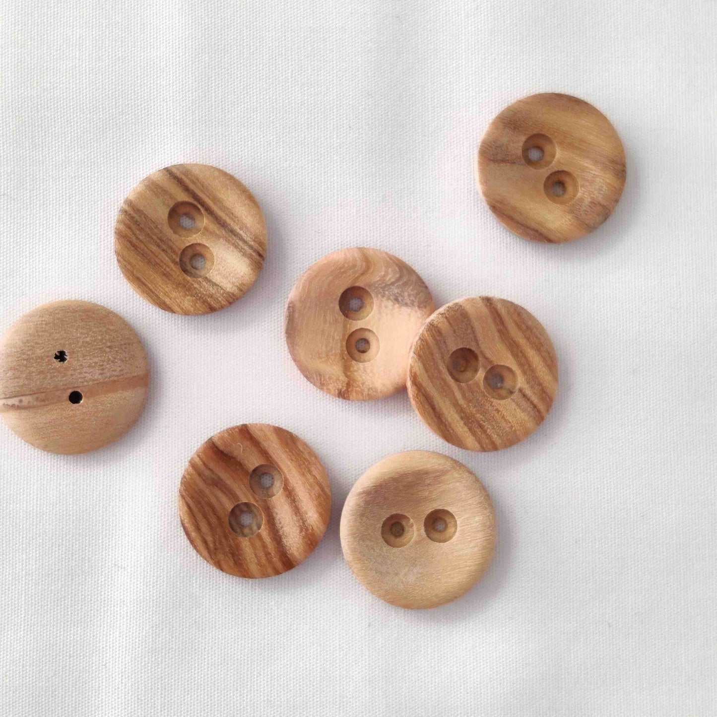 Olivenholzknopf 2-Loch 18mm