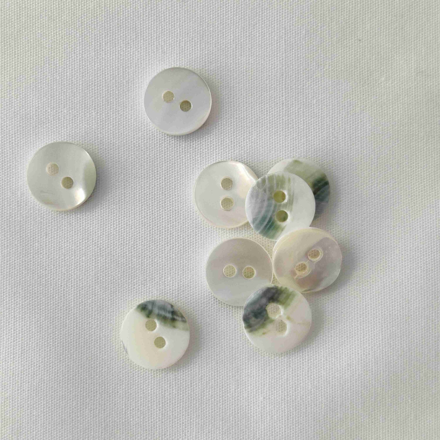 Perlmuttknopf 2L 10mm weiss Prym