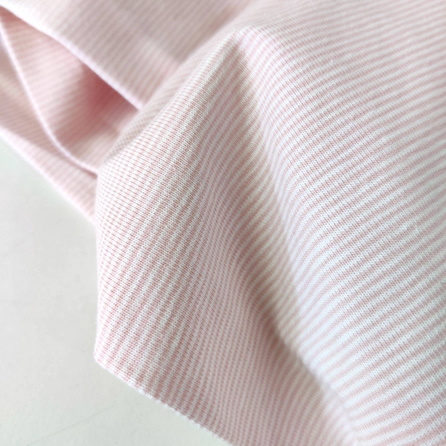 fein gestreifter Jersey rosa weiß