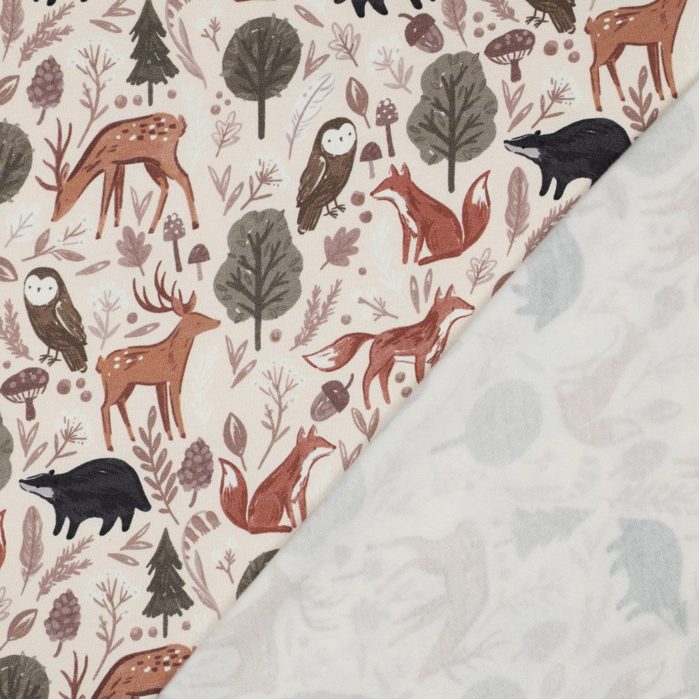 Kindersweat vom Meter in Naturtönen mit Tiermotiven – Fuchs, Eule, Dachs und Pilze auf weich angerauter Rückseite.