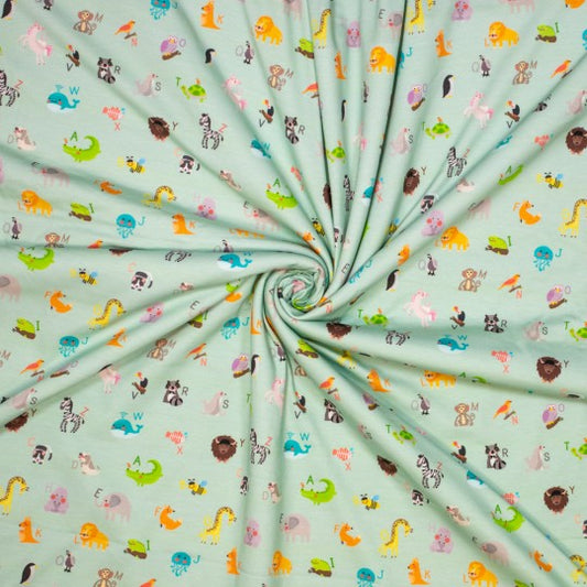 Jersey Stoff mit Tieren und Alphabet-Buchstaben auf mintgrünem Hintergrund