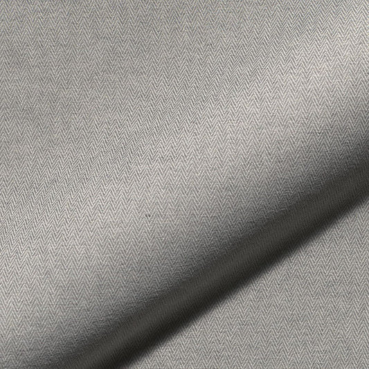 Dobby Stoff „Coloured Herringbone“ mit farbigem Fischgratmuster. Strukturiert, robust und ideal für Jacken, Hosen, Taschen und Wohnaccessoires.