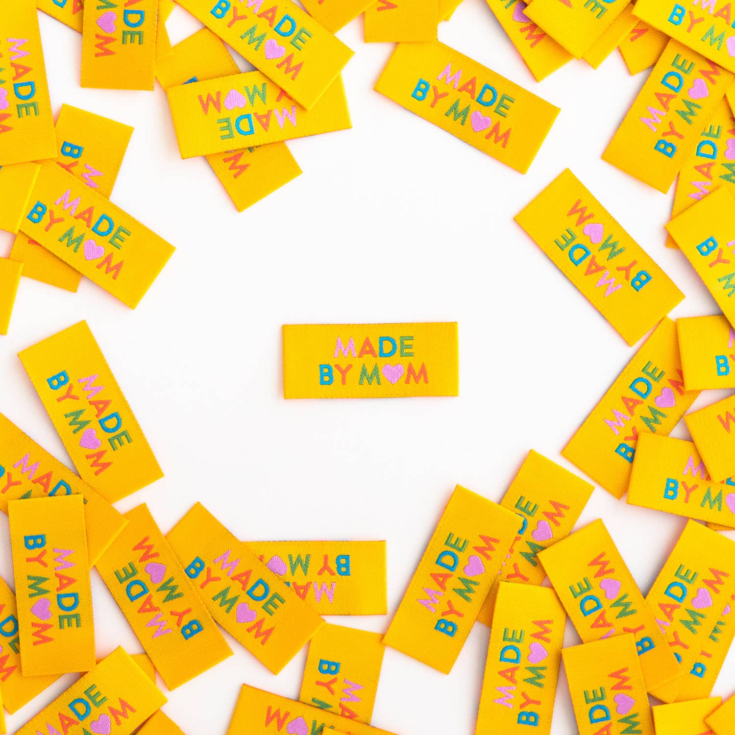 „Made by Mom“ Kleideretiketten von Sarah Hearts