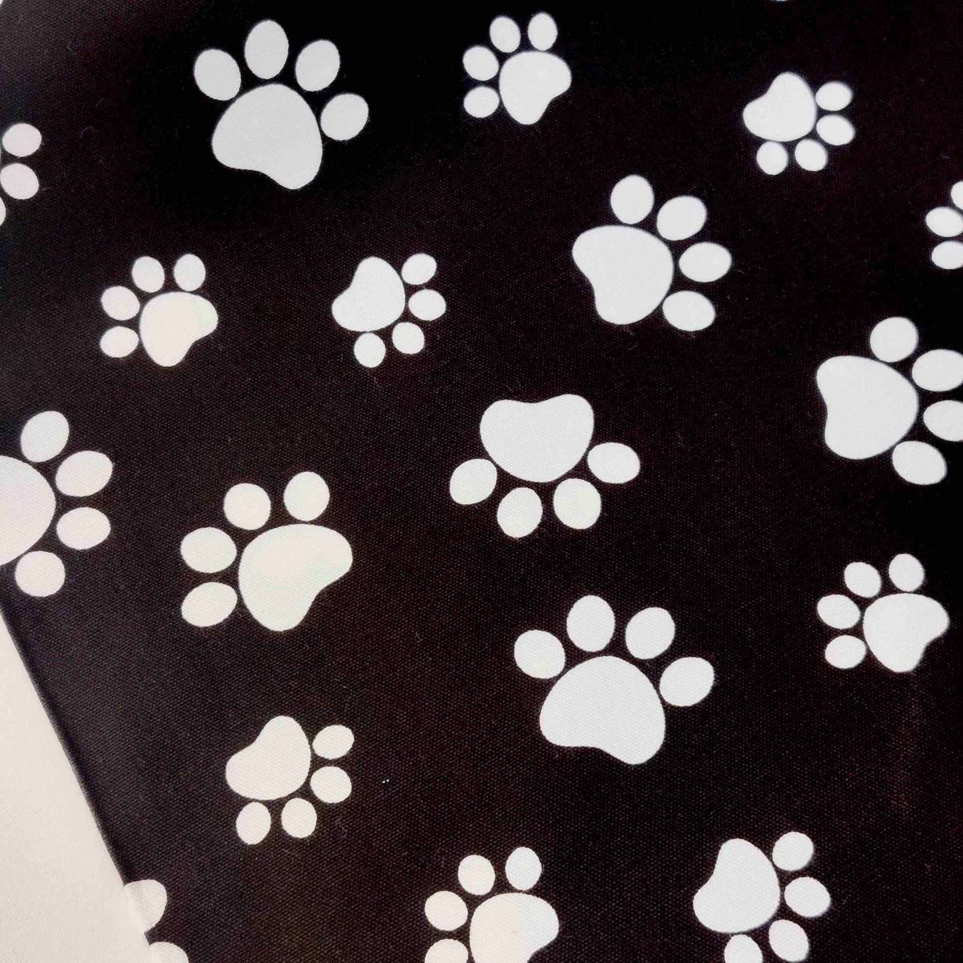 BaumwollStoff Hundepfoten Meterware – - Main Image