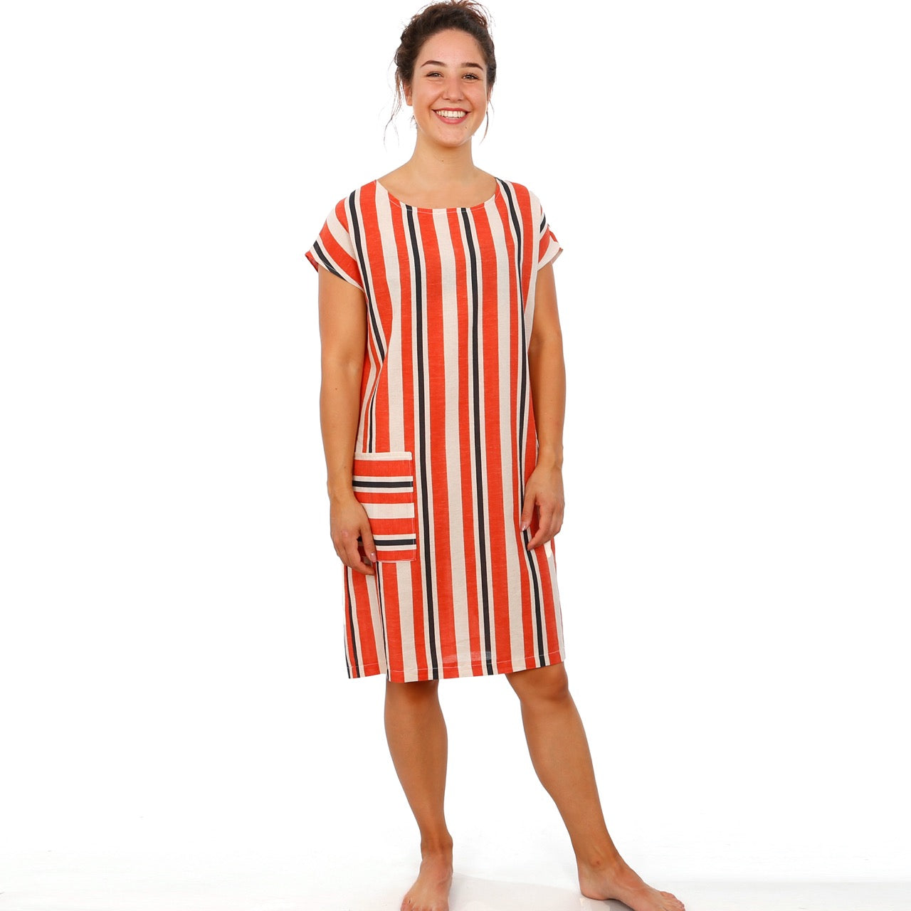 Papierschnittmuster für ein einfaches Kleid für Anfängerinnen ohne Ärmel von Studio Schnittreif in den Größen XS-XXL.