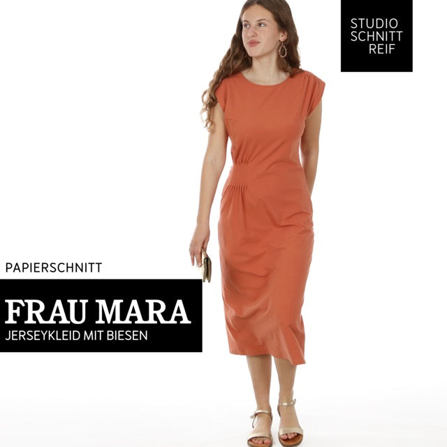 Kleid Frau Mara mit Abnähern von Studio Schnittreif