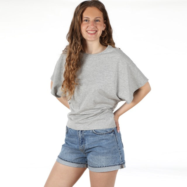 Papierschnittmuster für ein Fledermausshirt für Damen von Studio Schnittreif für NähanfängerInnen