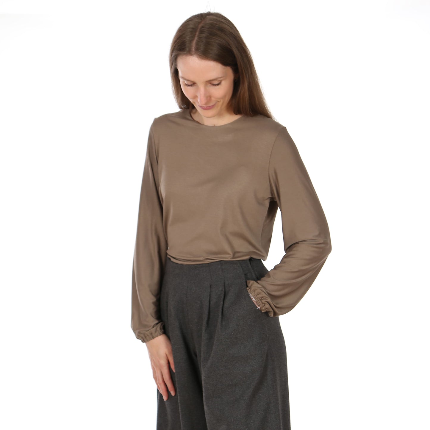 FRAU YELDA Longsleeve mit Schleife | Papierschnitt