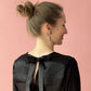 FRAU YELDA Longsleeve mit Schleife | Papierschnitt