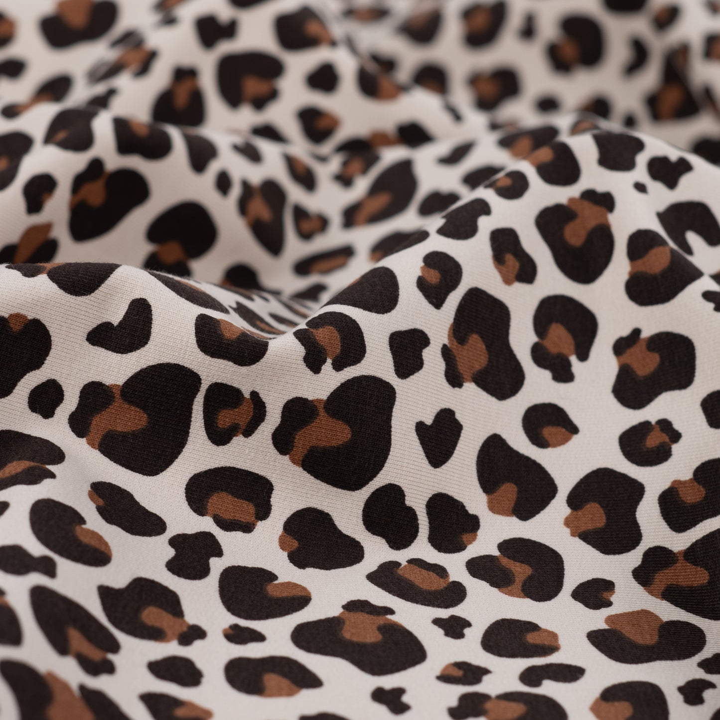 French Terry mit Leomuster – Baumwollstoff, außen glatt, innen mit Schlaufen, ideal für Kleidung.