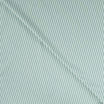 Jersey Stoff mit feinen grünen 2,5 mm Streifen, gestrickt, weich und elastisch, ideal für T-Shirts, Kleider, Leggings und Kinderkleidung.