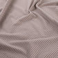 Jersey Stoff mit feinen beigen 2,5 mm Streifen, gestrickt, weich und elastisch, ideal für T-Shirts, Kleider, Leggings und Kinderkleidung.