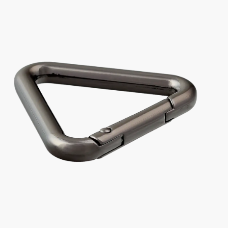 Karabiner Dreieck schwarz (titan)