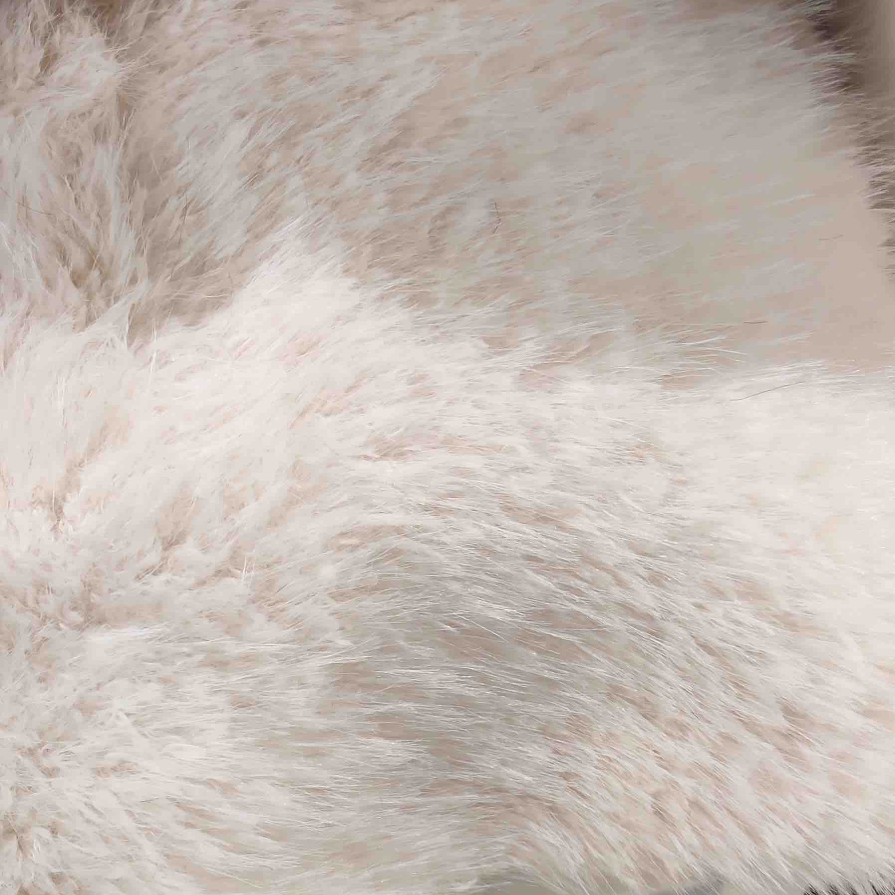 Kunstfell „Fur Andy“, weich und dicht, gleichmäßige Florhöhe. Ideal für Jacken, Westen, Taschen, Kissen und Accessoires.
