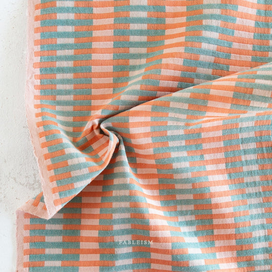 Fableism Lucky Loom Stoff in der Farbe Watermelon. Nachhaltig, weich und vielseitig für Kleidung, Accessoires und Deko.