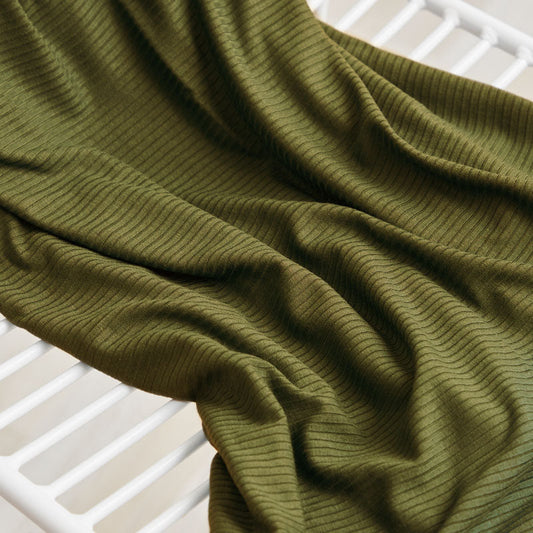 meetMILK Derby Ribbed Jersey, weicher Bio-Rippjersey mit feiner Struktur. Elastisch, nachhaltig und ideal für Shirts, Kleider und Basics.