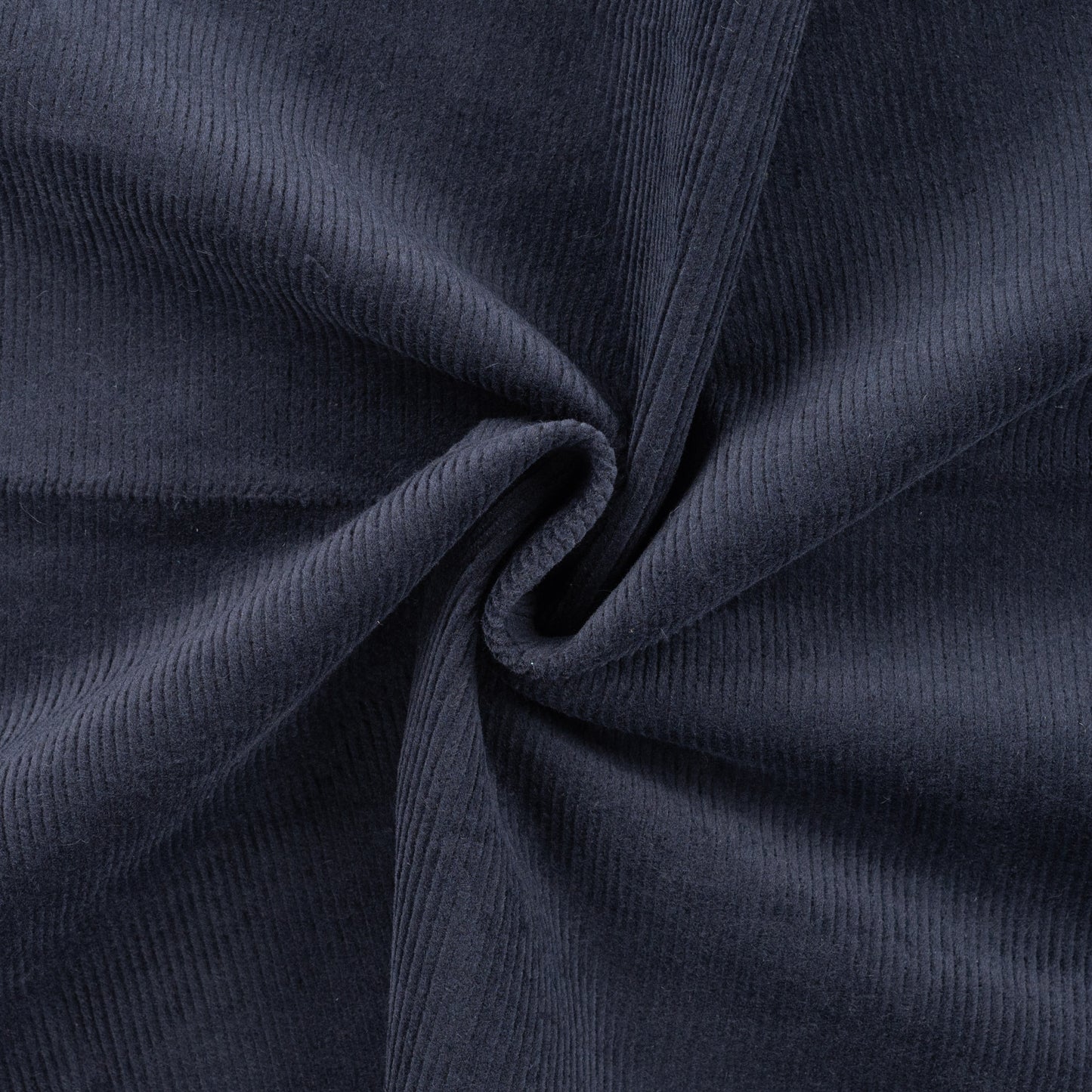 Gewaschener Breitcord Stoff, Baumwolle mit 3% Spandex, 320 g/m² – Farbe dunkelblau – elastisch, weich und robust für Kleidung und Accessoires.
