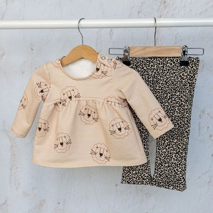 Jersey mit feinem Leopardenmuster in Beige und Schwarz.
