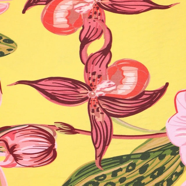 Viscose Twill Camiguin  gelb 140 cm breit mit Orchideen-Sommerprint – perfekt fallend für Röcke und Tops bei kikkomo.de