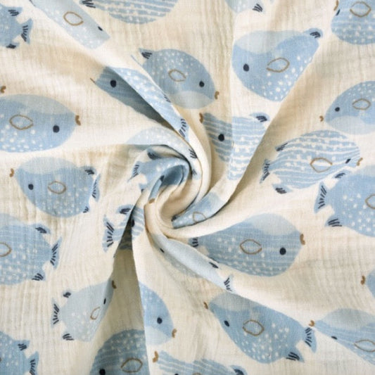 Musselin Stoff mit blauen Fischen