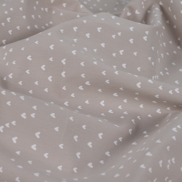 Feines Herzchenmuster auf Baumwoll-Popeline „Mini Heart“