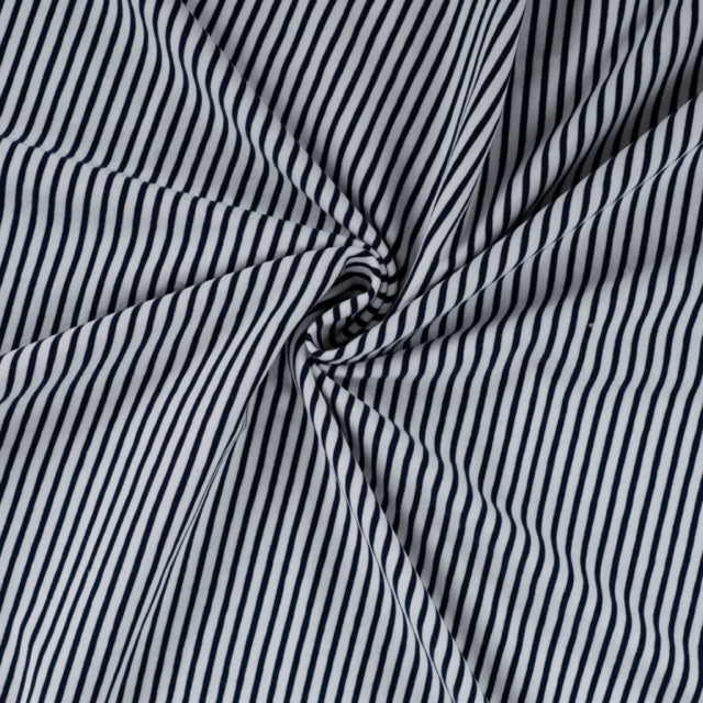 Jersey Stoff mit schmalem Streifenmuster in 3 mm Breite