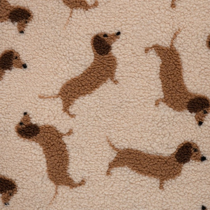 Teddy Jacquard mit braunen Dackeln auf cremefarbenem Grund