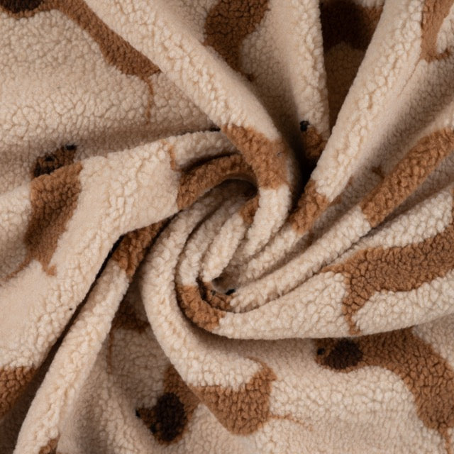 Teddy Jacquard mit braunen Dackeln auf cremefarbenem Grund
