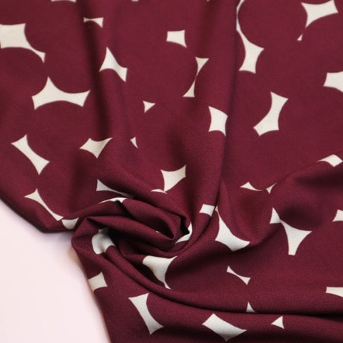 Viskose Dotty Pinot von Meet Milk – gemusterter TENCEL™-Stoff weinrot, Braunschweig