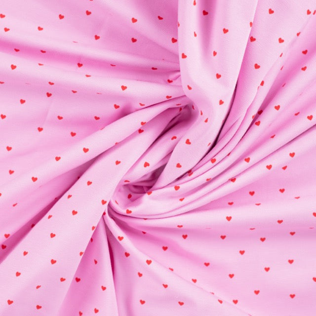 Single Jersey „Herzklopfen“ in Rosa mit kleinen roten Herzen