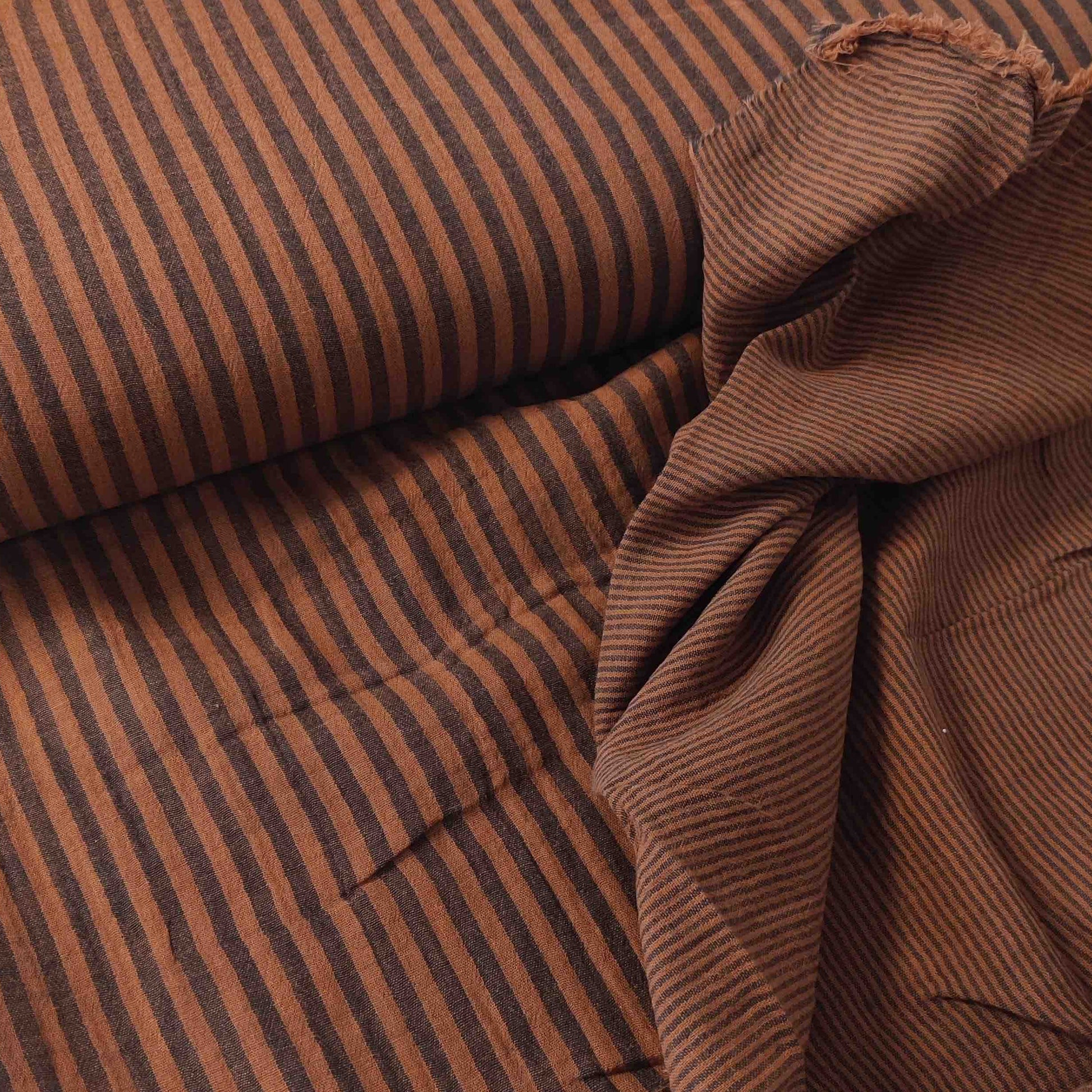 Weicher Musselin mit Streifen beidseitig braun und dunkelgrau