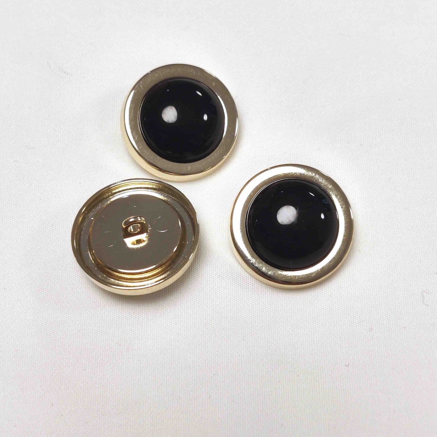 Ösenknopf von Veno mit Goldrand – Farbe schwarz – edel im Chanel-Stil, ideal für Jacken, Blazer und Mäntel.