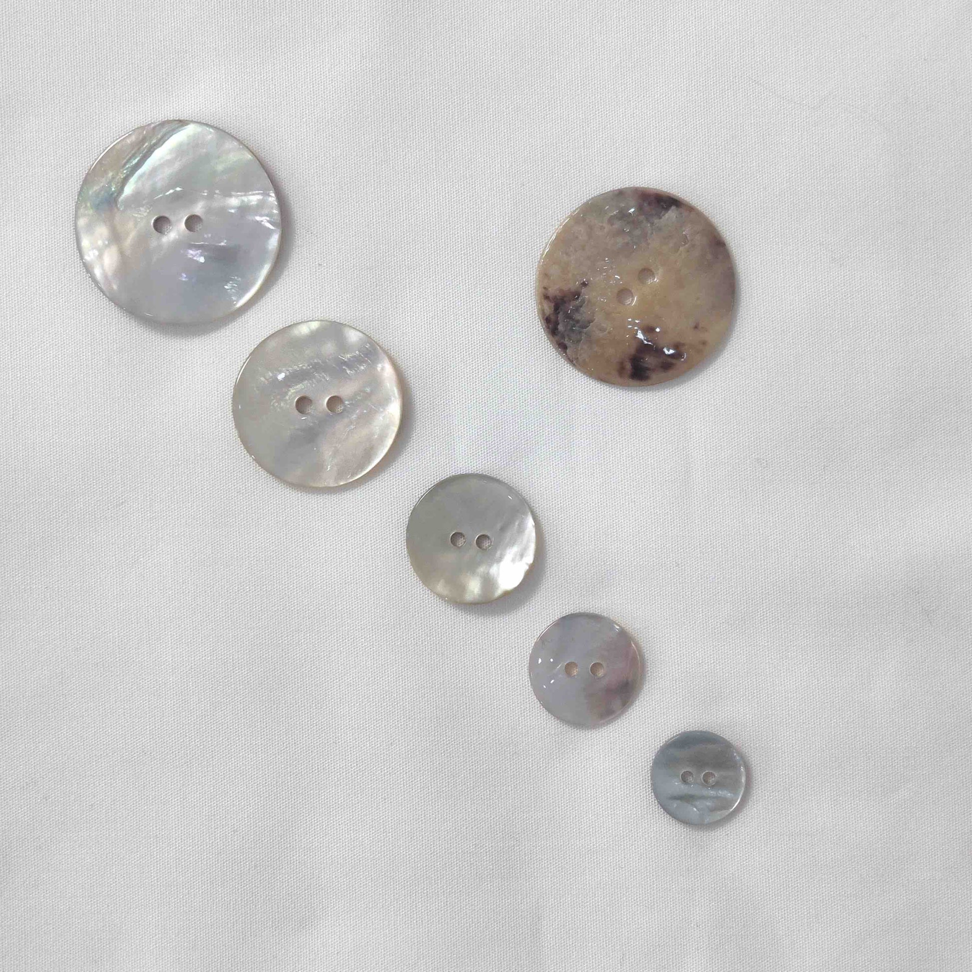 Perlmutt-Knopf 13 - 28 mm – glatt und schimmernd